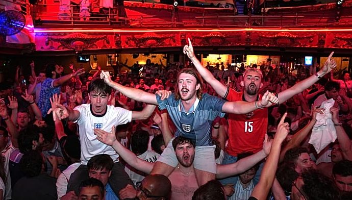 jude-bellingham-double-sends-jubilant-england-into-world-cup-semis