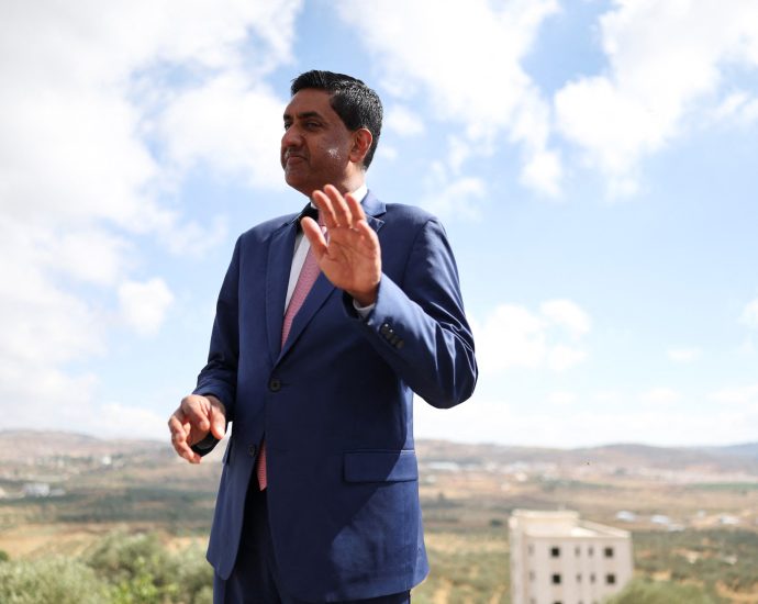 detained-by-settlers,-us-democrat-ro-khanna-now-faces-pro-israel-attacks