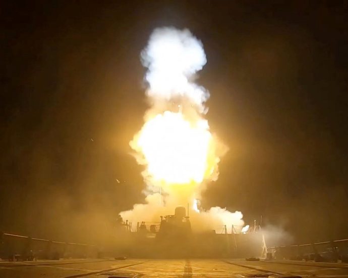us-launches-more-strikes-on-iran-as-strait-of-hormuz-standoff-deepens