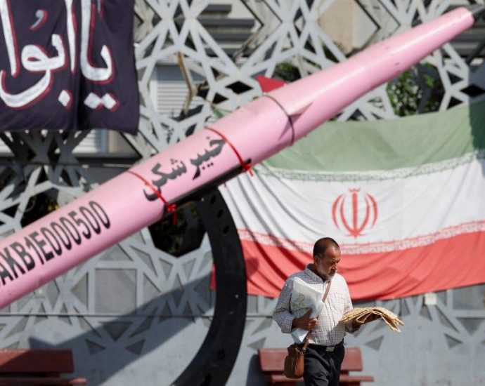 iran-war-live:-us-bombs-iranian-cities-again-as-hormuz-standoff-intensifies