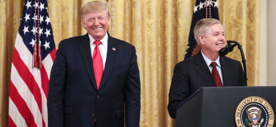 the-story-lindsey-graham-mourners-are-telling