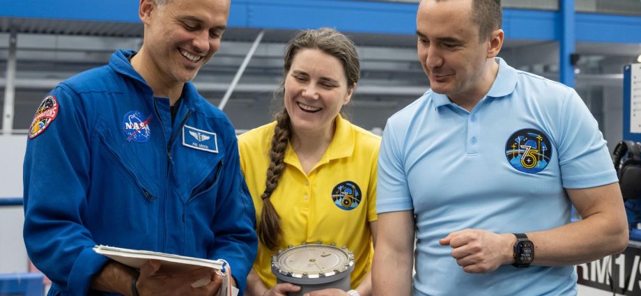 expedition-74-stays-busy-and-awaits-tuesday’s-new-crew-arrival