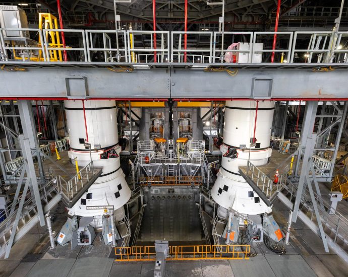 nasa’s-artemis-iii-flight-hardware-stacks-up-at-kennedy
