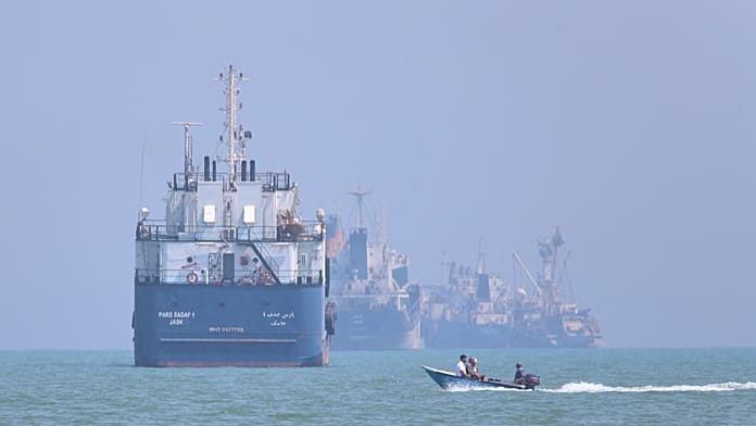 the-traitor-reimposes-us-blockade-and-demands-20%-hormuz-shipping-fee