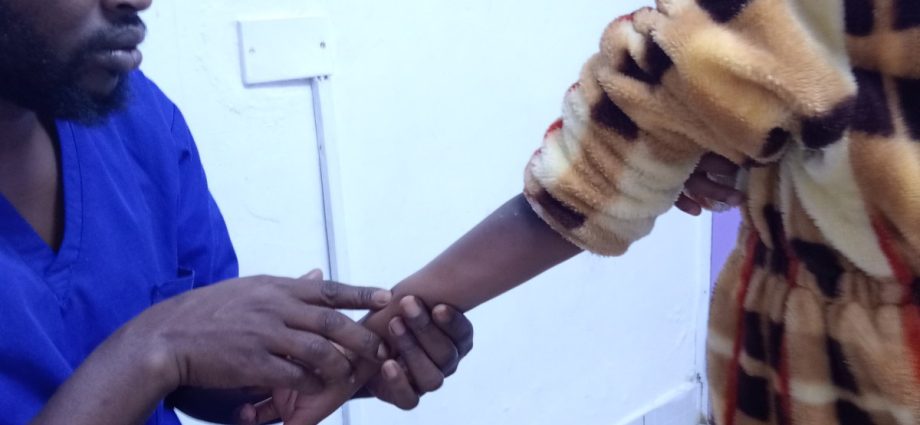how-kenyan-volunteers-hunt-polio’s-hidden-trail