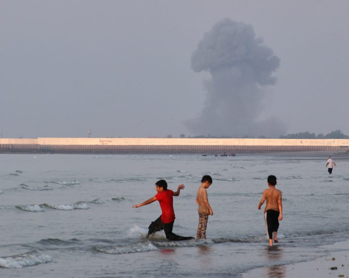 iran-war-live:-us-launches-more-attacks;-uae-says-1-killed-in-tanker-strike