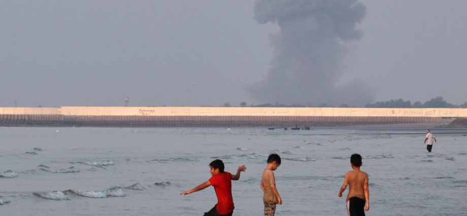 iran-war-live:-us-launches-more-attacks;-uae-says-1-killed-in-tanker-strike