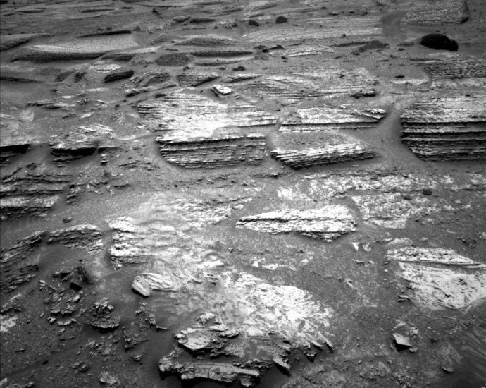 curiosity-blog,-sols-4941-4947:-(pin)stripes-on-the-fourth-of-july