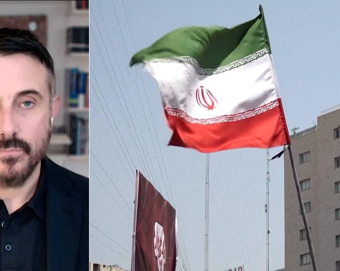 “iran-is-not-going-to-capitulate”:-jeremy-scahill-on-renewed-war,-strait-of-hormuz-&-more