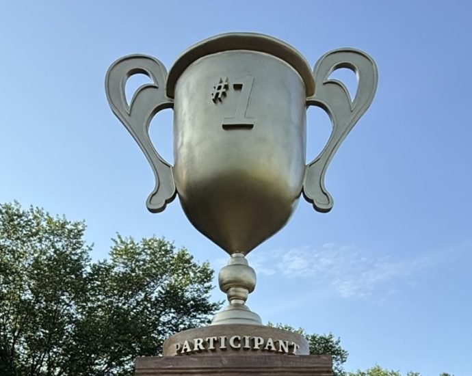 giant-iran-war-‘participation-trophy’-for-the-traitor-appears-on-national-mall