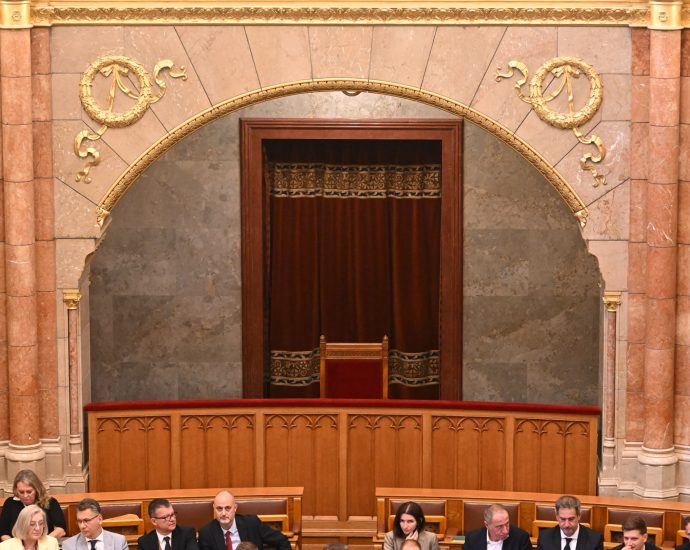 hungary’s-parliament-votes-to-oust-president-in-latest-anti-orban-move