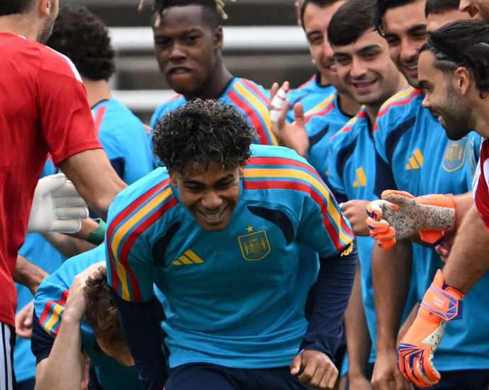 fila-india-para-yamal:-asi-celebro-espana-su-cumpleanos-en-el-entrenamiento-previo-a-la-semifinal