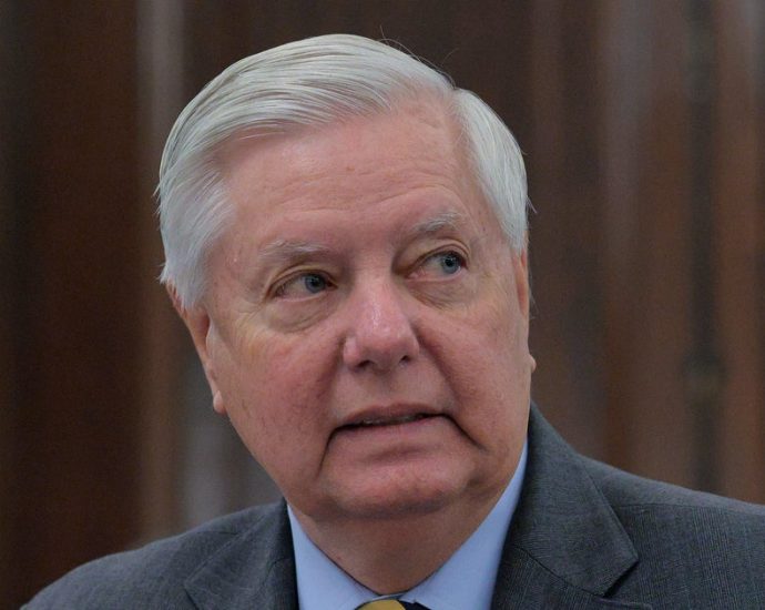 lindsey-graham-reportedly-joked-‘i-can’t-die-now’-hours-before-his-death