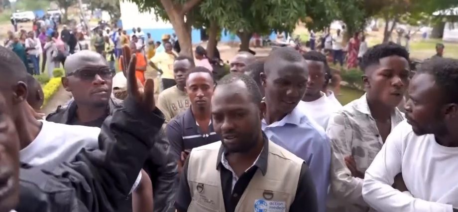 dozens-of-healthcare-workers-in-drc-strike-amid-ebola-outbreak