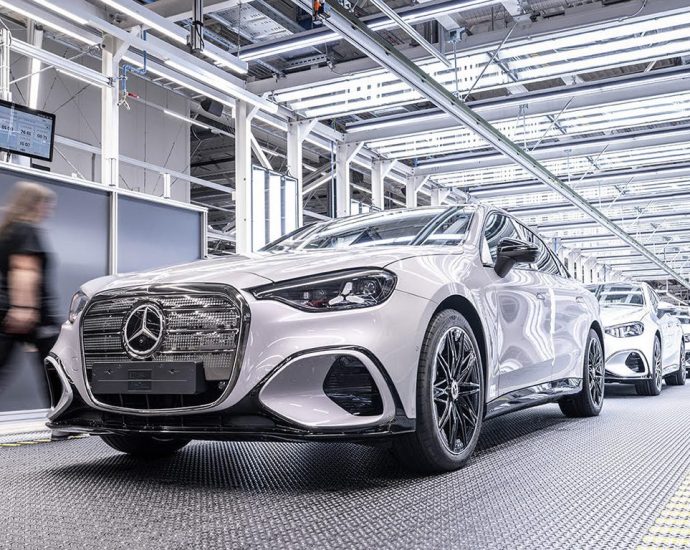 mercedes-benz-starts-production-of-the-electric-c-class-at-its-expanded-kecskemet-plant