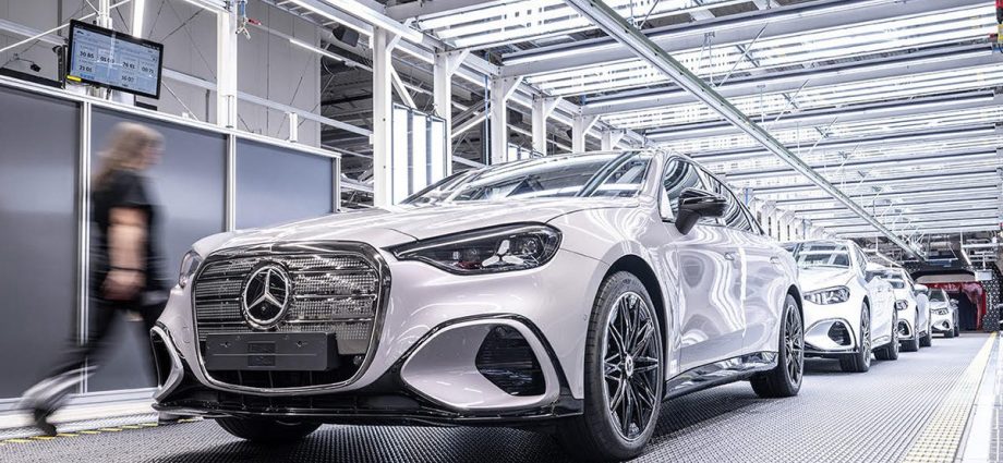 mercedes-benz-starts-production-of-the-electric-c-class-at-its-expanded-kecskemet-plant