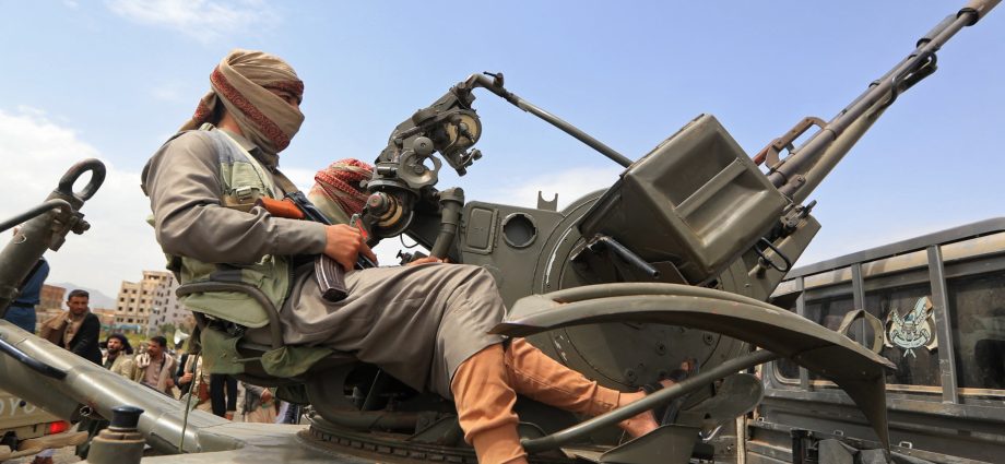 leading-houthi-threatens-‘siege’-on-saudi-arabia-after-yemen-airport-attack