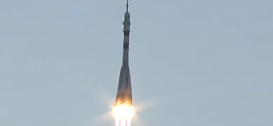 soyuz-spacecraft-launches-new-crew-for-station-arrival-today