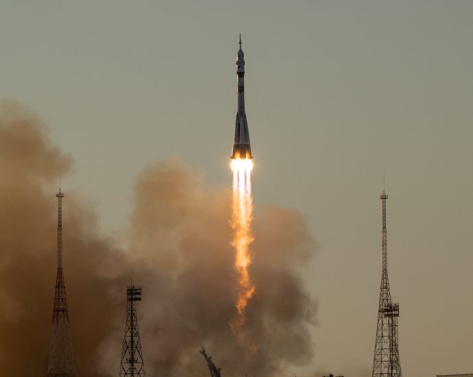 nasa-astronaut-anil-menon,-crewmates-arrive-at-space-station