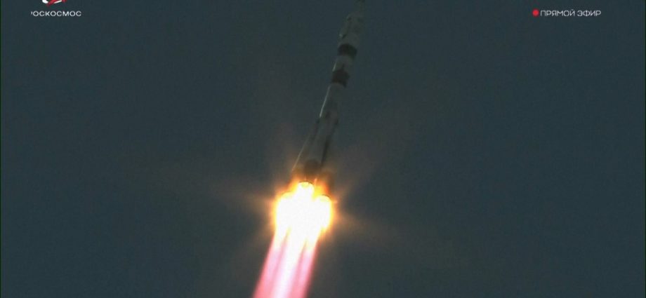 us-russian-crew-launches-on-mission-to-space-station