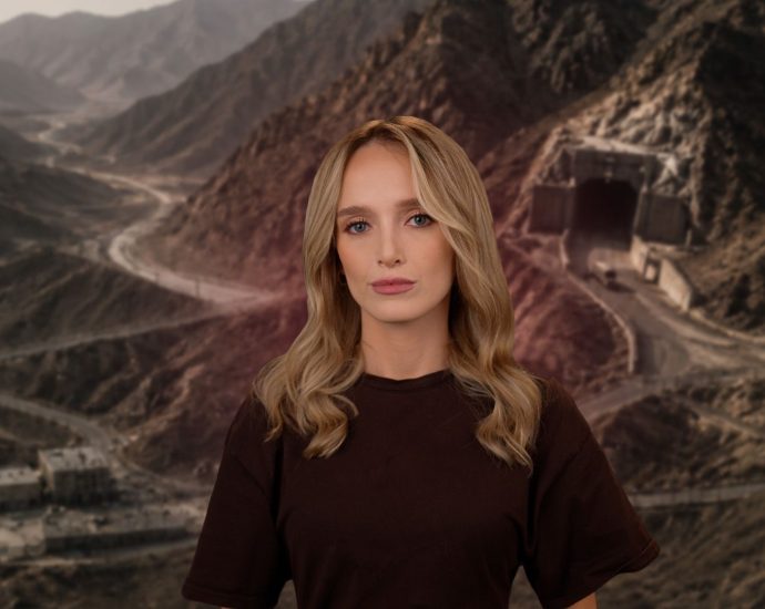 what-is-iran’s-pickaxe-mountain?