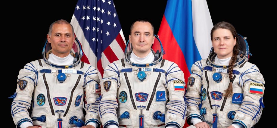 three-new-crew-members-await-hatch-opening-live-on-nasa+