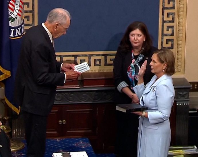 lindsey-graham’s-sister-sworn-in-to-fill-his-us-senate-seat