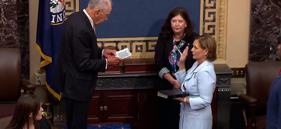 lindsey-graham’s-sister-sworn-in-to-fill-his-us-senate-seat