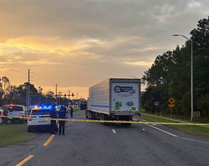 man-fleeing-ice-killed-by-tractor-trailer,-marking-third-death-in-a-week