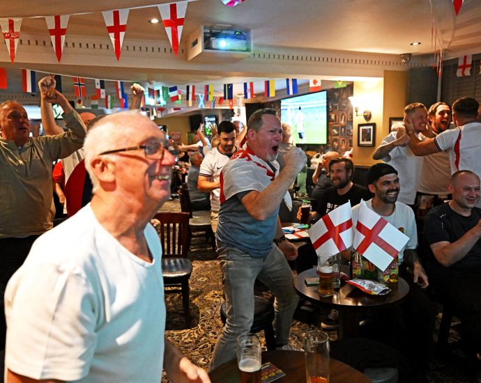 thirsty-england-fans-could-down-an-extra-6-million-pints-for-semifinal-clash