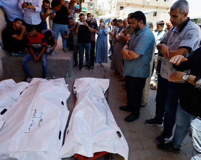 israeli-air-attack-on-gaza-apartment-kills-family-of-three