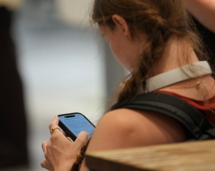 uk-unveils-plans-for-social-media-curfew-for-older-teens-–-but-it’s-voluntary