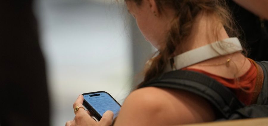 uk-unveils-plans-for-social-media-curfew-for-older-teens-–-but-it’s-voluntary