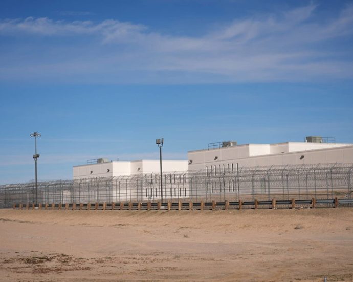 california-lawmakers-target-price-gouging-at-ice-detention-facilities