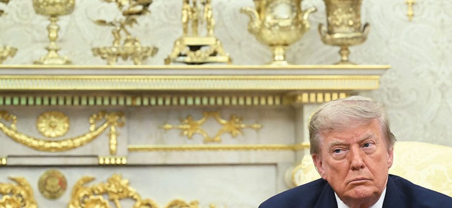 the-traitor-can’t-stop-white-house-leaks,-so-he’s-coming-for-journalists