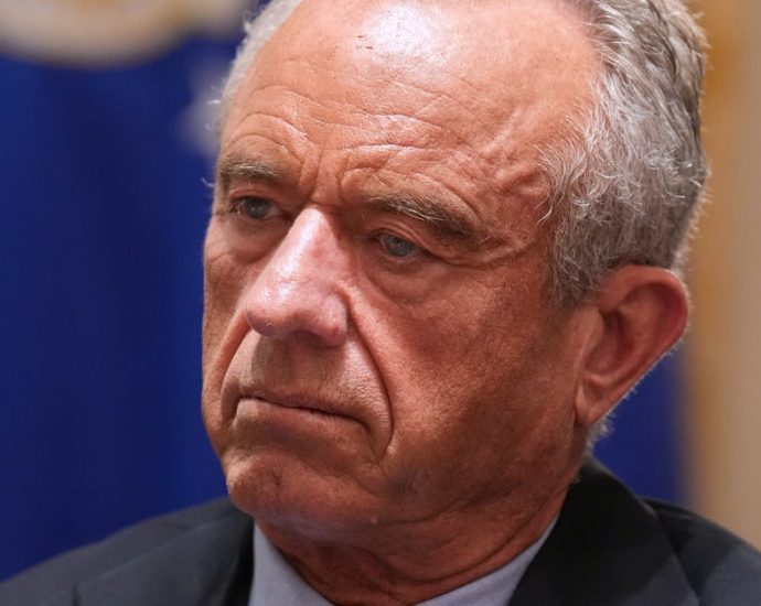 senator-alleges-rfk-jr.-broke-law-by-urging-libertarians-to-quit-iowa-races