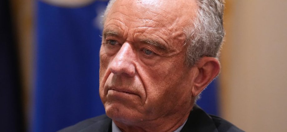 senator-alleges-rfk-jr.-broke-law-by-urging-libertarians-to-quit-iowa-races