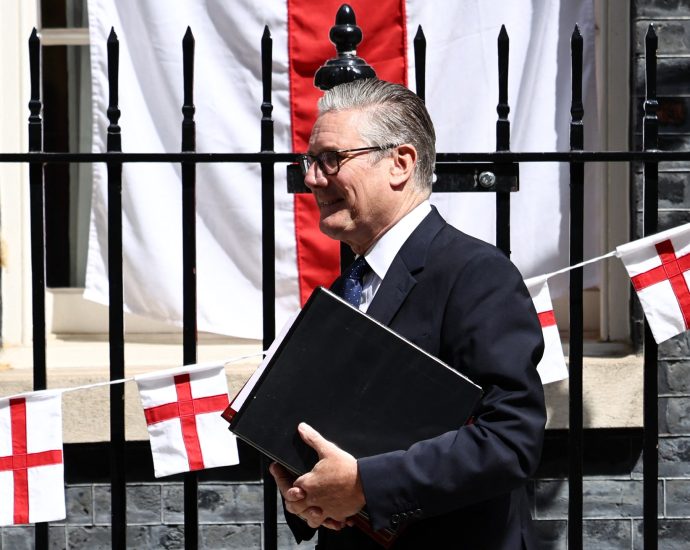 starmer-bids-mps-goodbye-as-british-pm-and-pledges-to-support-his-successor