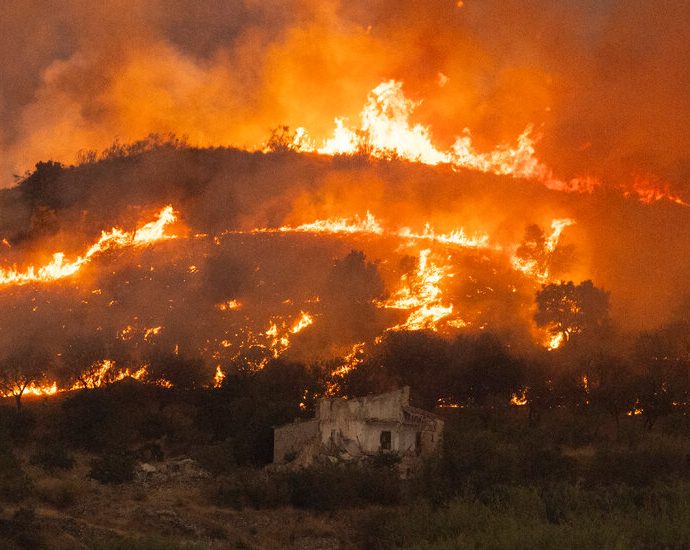 residents-of-spanish-towns-caught-in-fierce-blazes-recount-harrowing-escapes