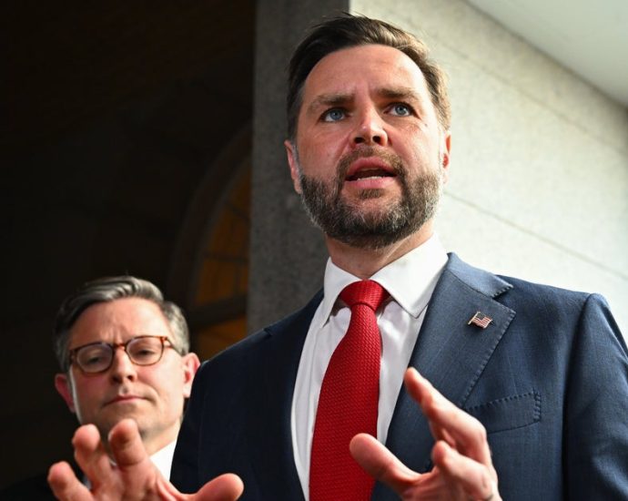 ‘conspiracy-theorist’-jd-vance-tells-joe-rogan-how-the-administration-got-the-epstein-files-wrong
