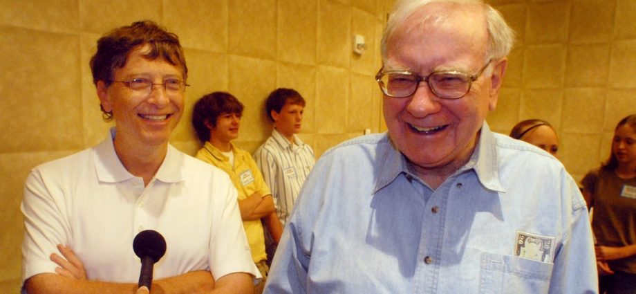 warren-buffett-cuts-gates-foundation-from-charitable-work,-but-says-it-isn’t-about-epstein