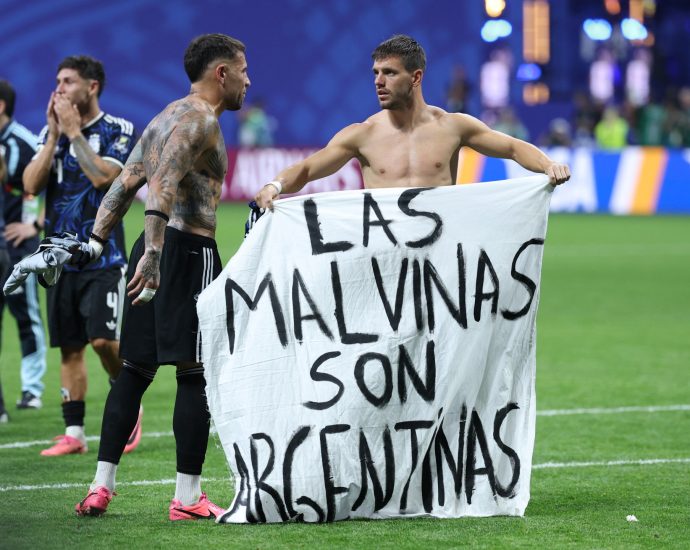 ‘falklands-are-argentinian’:-celebrations-over-england-win-revive-old-wounds