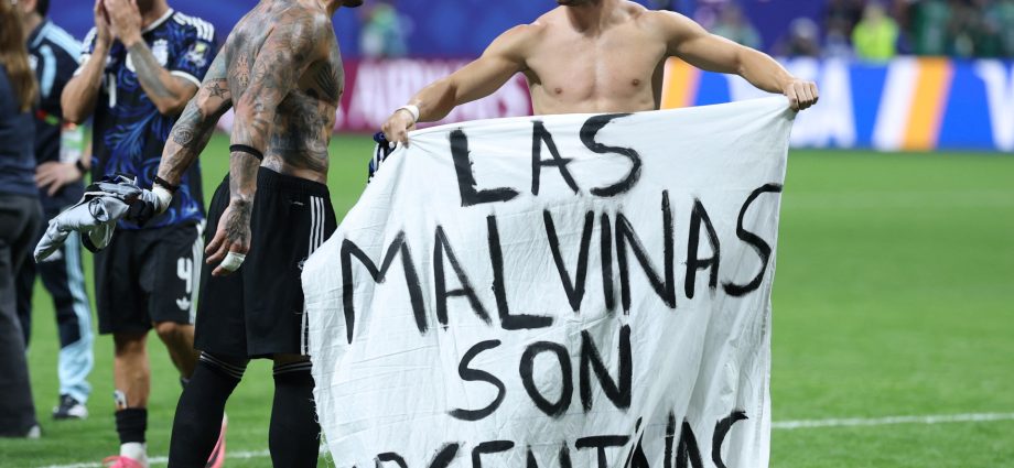 ‘falklands-are-argentinian’:-celebrations-over-england-win-revive-old-wounds