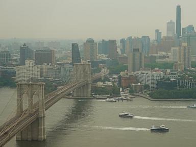 canadian-wildfire-smoke-turns-air-hazardous-in-the-us-midwest.-officials-say-stay-inside