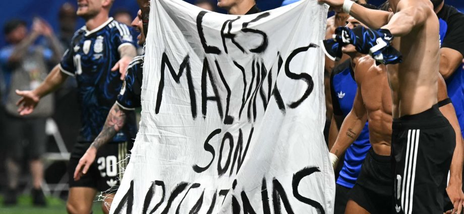 uk-urges-fifa-to-investigate-argentina-over-world-cup-falklands-banner