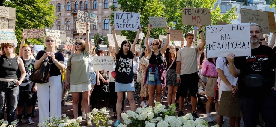 rare-protests-in-kyiv-over-dismissal-of-defence-minister