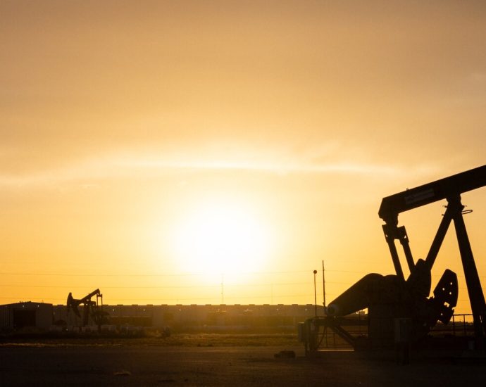 oil-companies-are-making-billions-in-the-us.,-calls-to-tax-their-windfall-are-growing