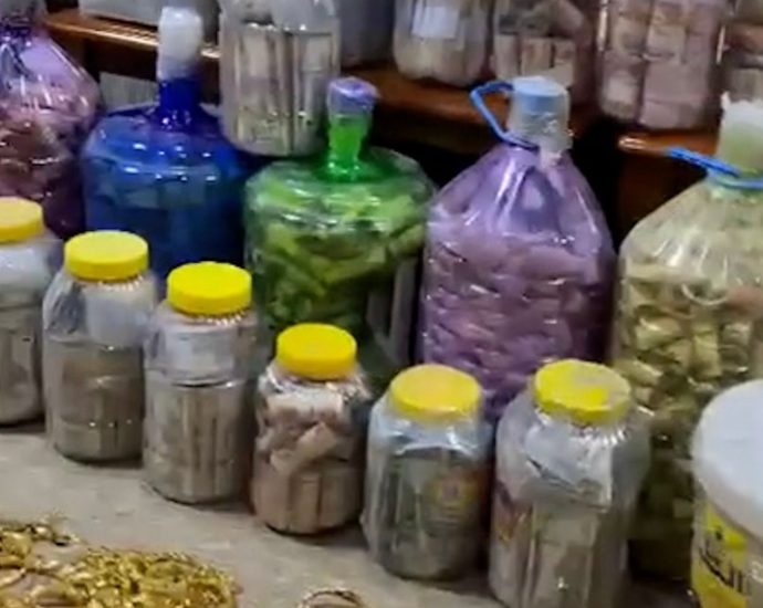 iraq-says-$19m-found-in-hideouts-linked-to-ex-oil-minister