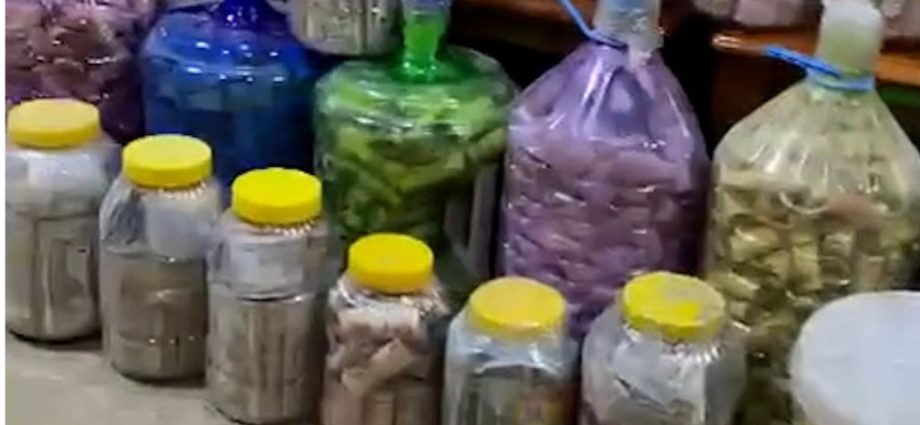 iraq-says-$19m-found-in-hideouts-linked-to-ex-oil-minister
