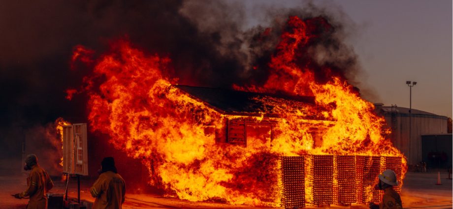 the-wildfire-researchers-who-burn-houses-down-on-purpose